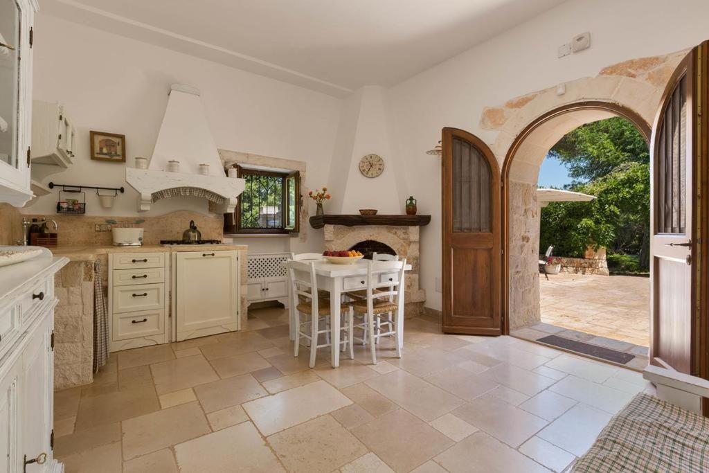 Trullo Dei Messapi Apartment Ceglie Messapica Luaran gambar